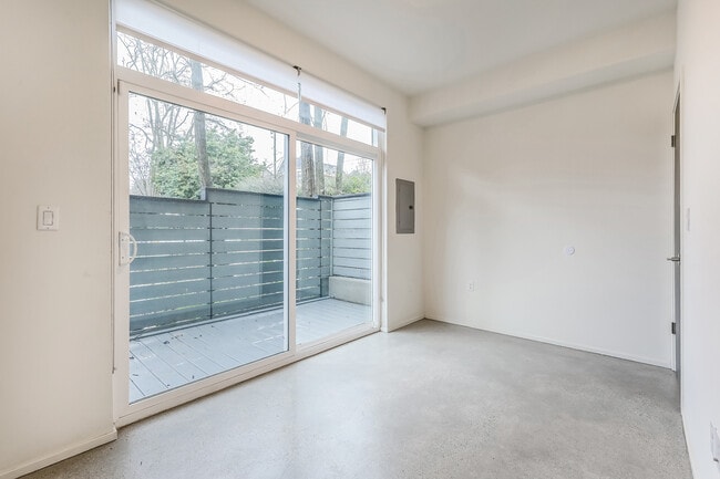 Building Photo - 121A 15th Ave