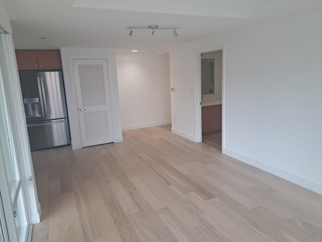 Building Photo - 875 G St