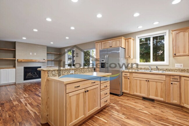 Building Photo - Beautiful Craftsman Home with Amazing Back...