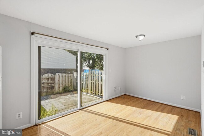 Building Photo - 1204 Brethour Ct