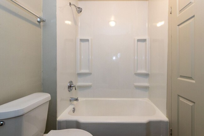 Building Photo - 1435 Magnolia St