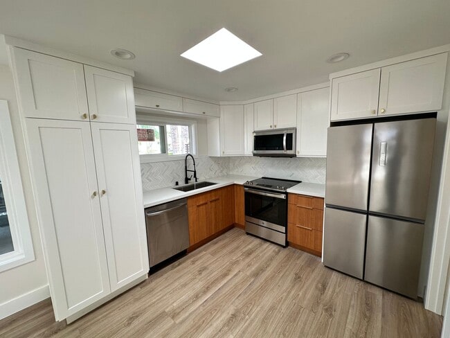 Building Photo - Modern, Private 1-Bedroom ADU – Available ...