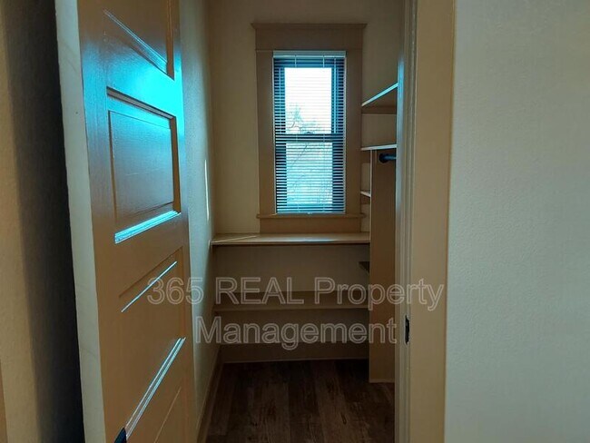 Building Photo - 2018 10th Ave