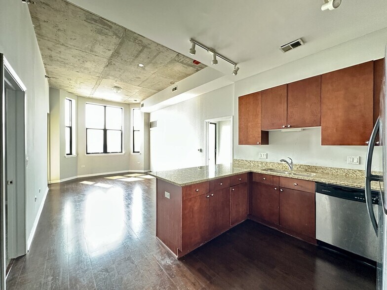 Building Photo - 1464 S Michigan Ave