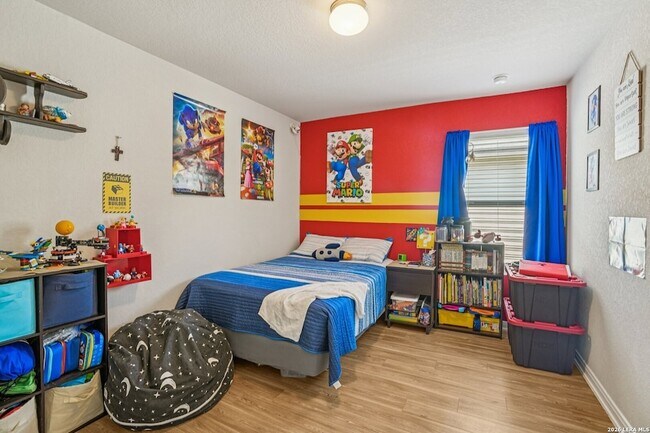 Building Photo - 633 Oleander Crk