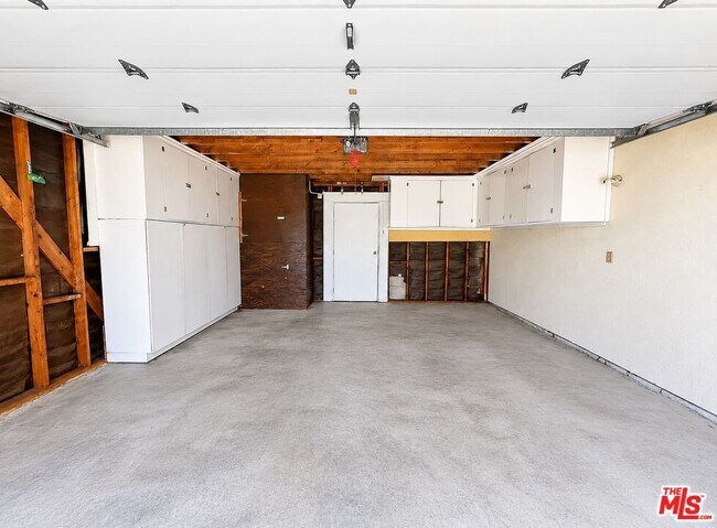 Building Photo - 11735 Valley View Ave