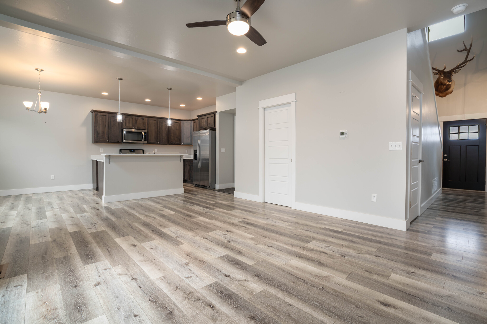 Building Photo - 1403 Happy Ln