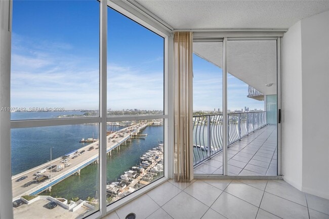 Building Photo - 7601 E Treasure Dr