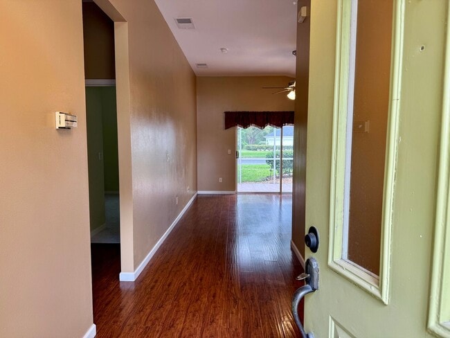Building Photo - IMMACULATE 2 Bedroom / 2 Bathroom in Country Club of Mount Dora!