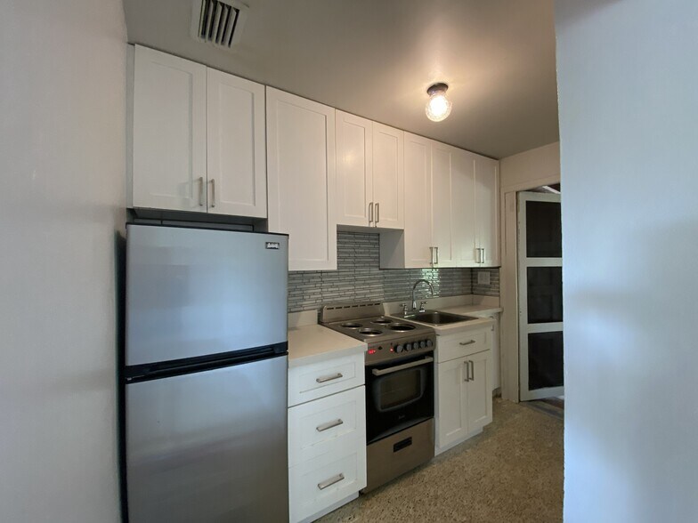 Building Photo - 5355 W 5th Ave