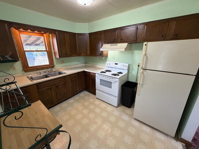 Building Photo - 970 Burdette Addition Rd