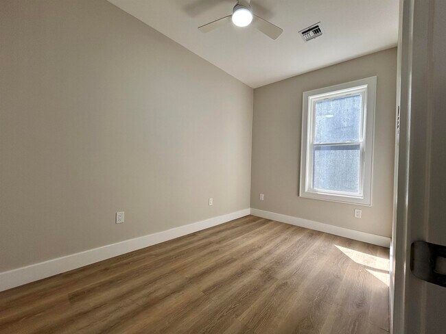 Building Photo - 115 CARTERET Ave