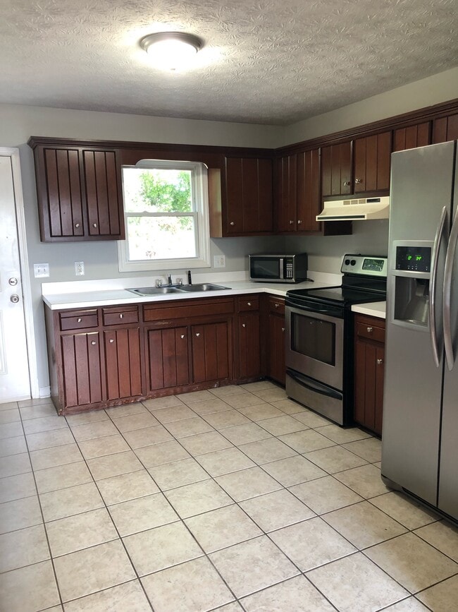 Building Photo - 1050 Scarlett Ln