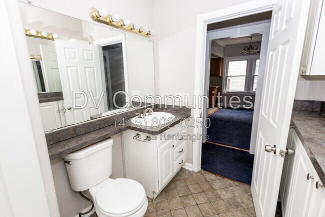 Building Photo - 9110 Rosewood Ave
