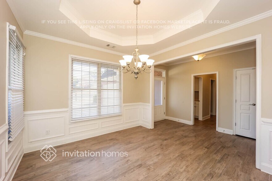 Building Photo - 9207 Golfview Cir