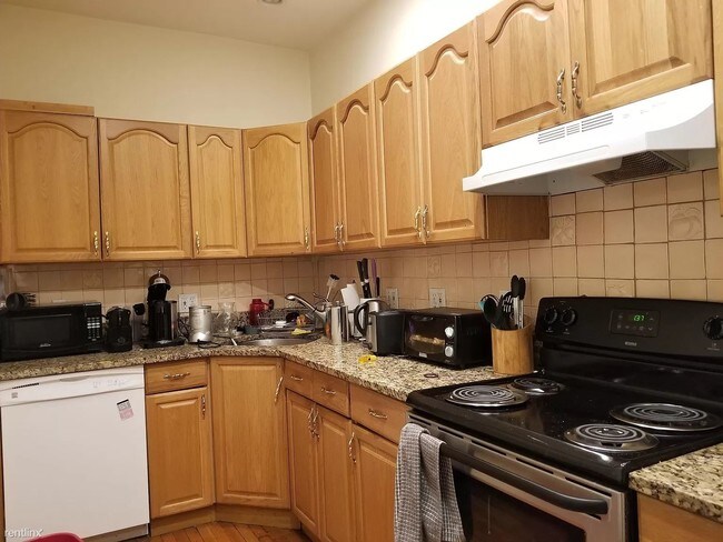 Primary Photo - 3 br, 2 bath Condo - 21 Gibbs St Apt 2E