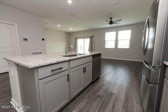 Building Photo - 14655 Macadamia Ln