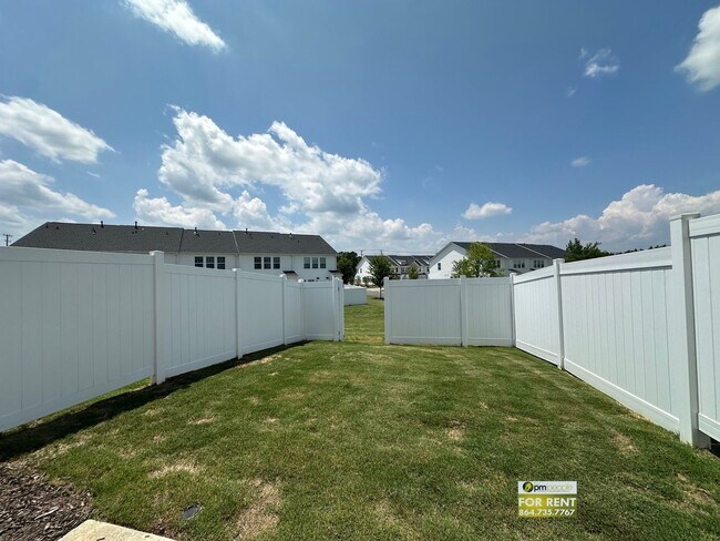 Building Photo - 3/2.5 Townhome Available Now!