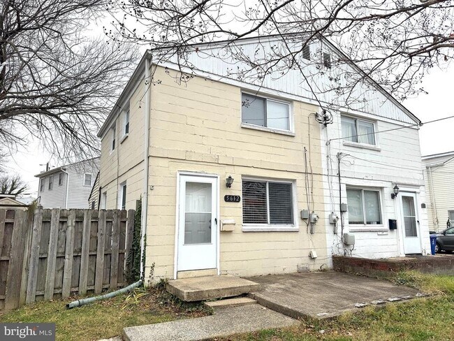 Building Photo - 5612 7th Rd S