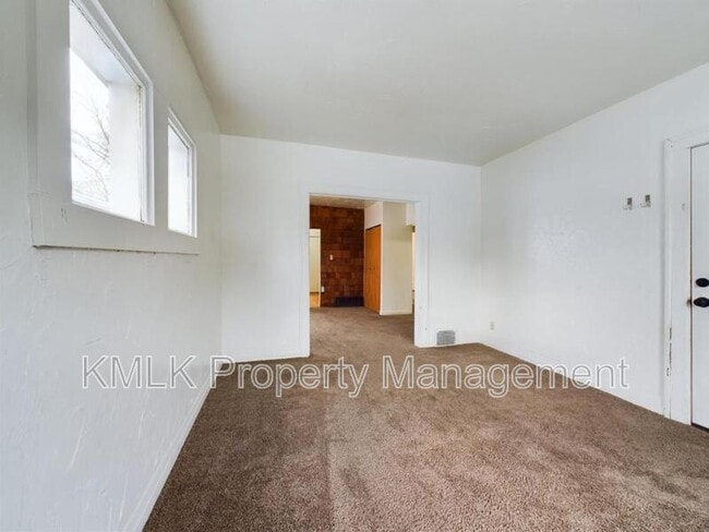 Building Photo - 539 Gage St