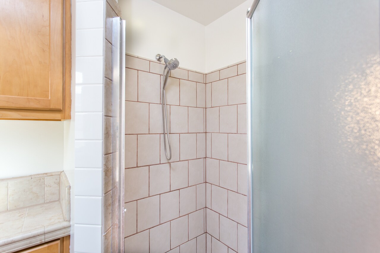 Building Photo - 2135 S Cloverdale Ave