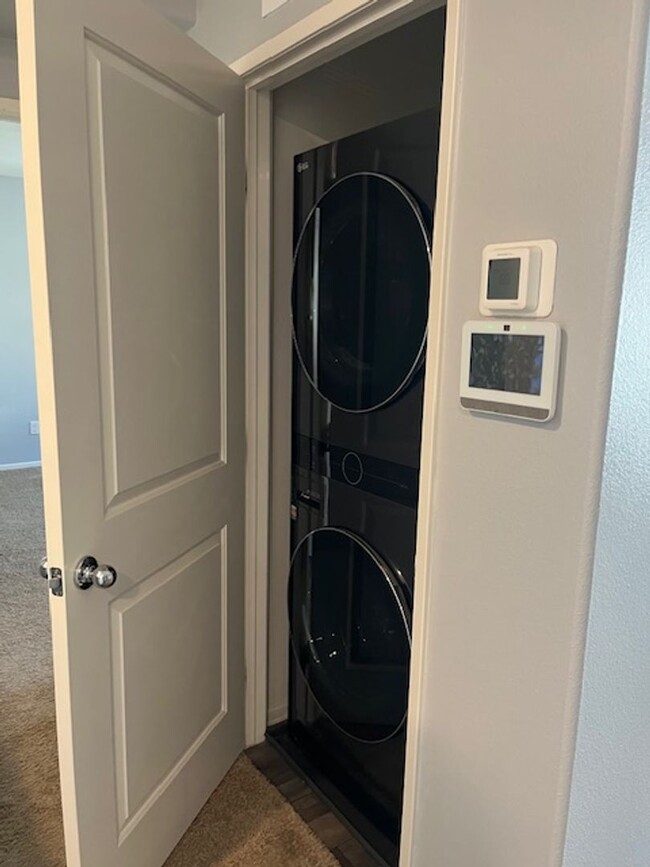 Building Photo - Murrieta Townhome, Downstairs ADA Bed/Bath