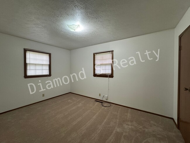 Building Photo - Charming 3 bedroom home close to Cooper So...