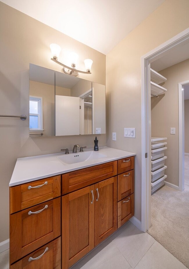 Building Photo - Charming Redondo Beach Home Rental!