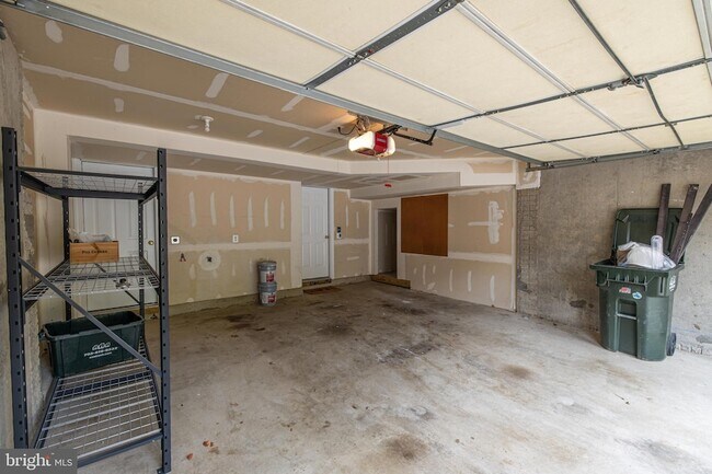 Building Photo - 9243 Point Replete Dr