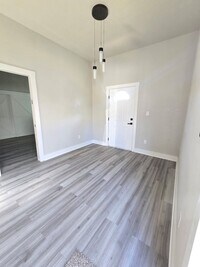 Building Photo - 3 Bed 2 Bath Apartment