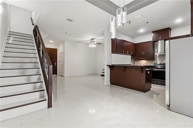 Building Photo - 16 L S Rd