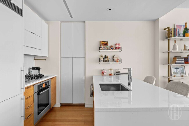 Building Photo - 303 E 33rd St