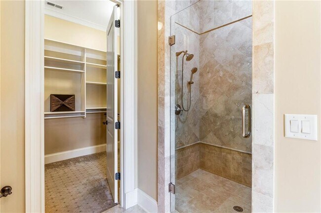 Building Photo - 4000 Heatherwood Way