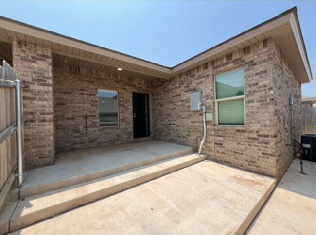 Building Photo - "Charming 3-Bed, 2-Bath Home in Lubbock – ...