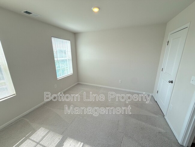 Building Photo - 15708 Country House St