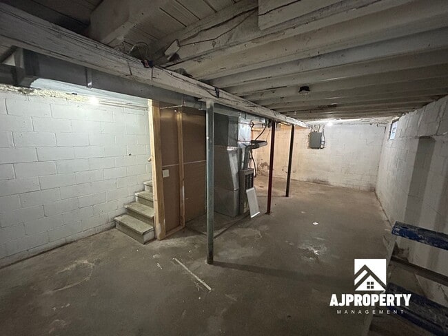 Building Photo - 214 W Russell St