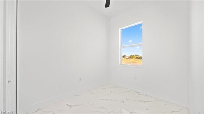 Building Photo - 1009 NE 15th Ln