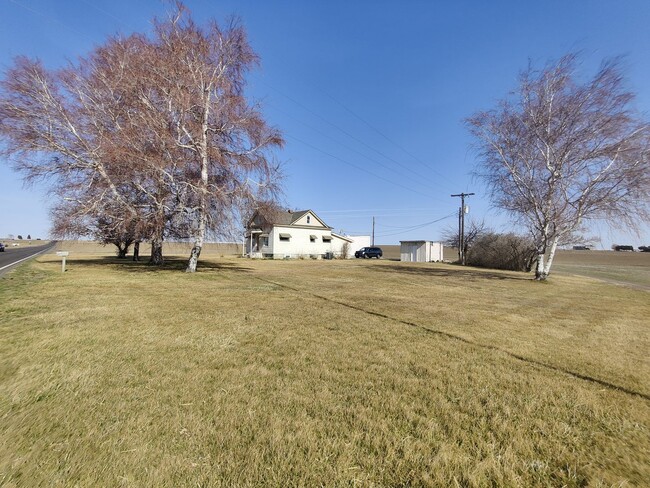 Primary Photo - Large country setting home North of Pasco