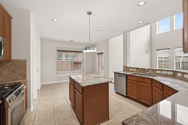 Building Photo - 24526 Avellino Ct