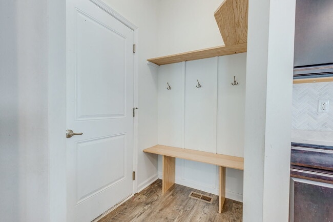 Building Photo - 2704 Orleans Dr