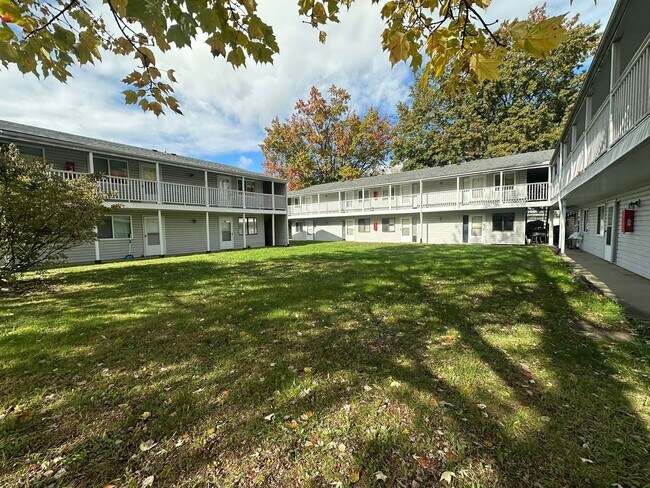 Building Photo - 520 Massillon