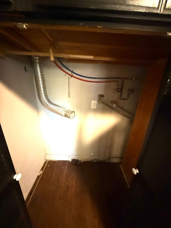 Building Photo - ** 4 Bed 2 Bath located in Dalraida ** Call 334-366-9198 to schedule a self tour