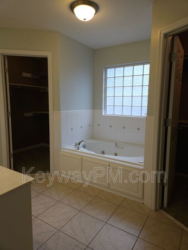 Building Photo - 641 Ventana Dr
