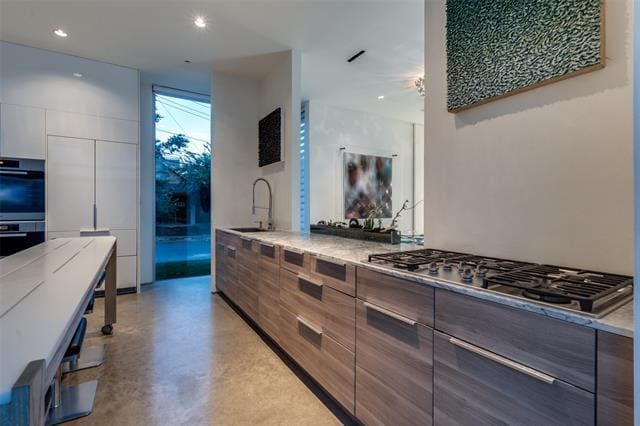 Building Photo - 2300 N Carroll Ave