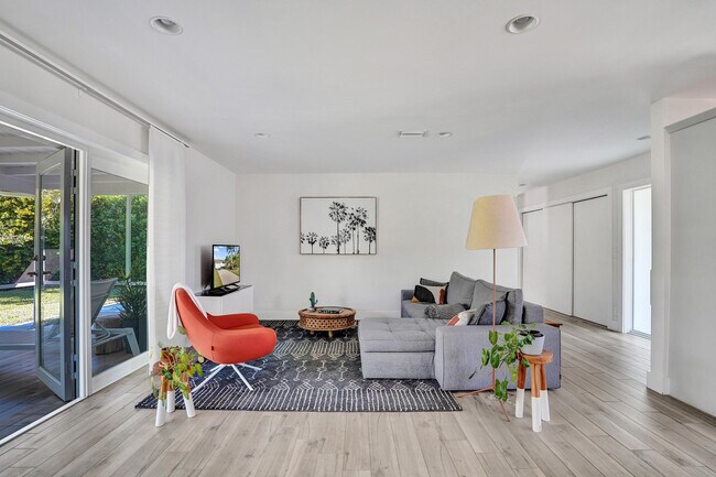 Building Photo - 1299 SW 9th St