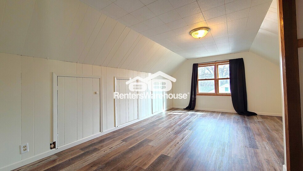 Building Photo - 525 Birch St