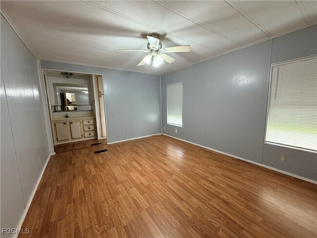 Building Photo - 106 Gaslight Ave