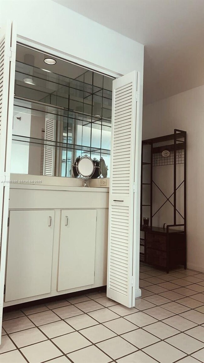 Building Photo - 170 Ocean Ln Dr