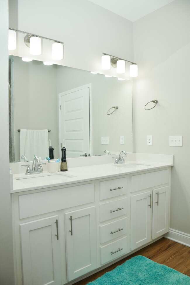 Building Photo - 108 Canvas Ln