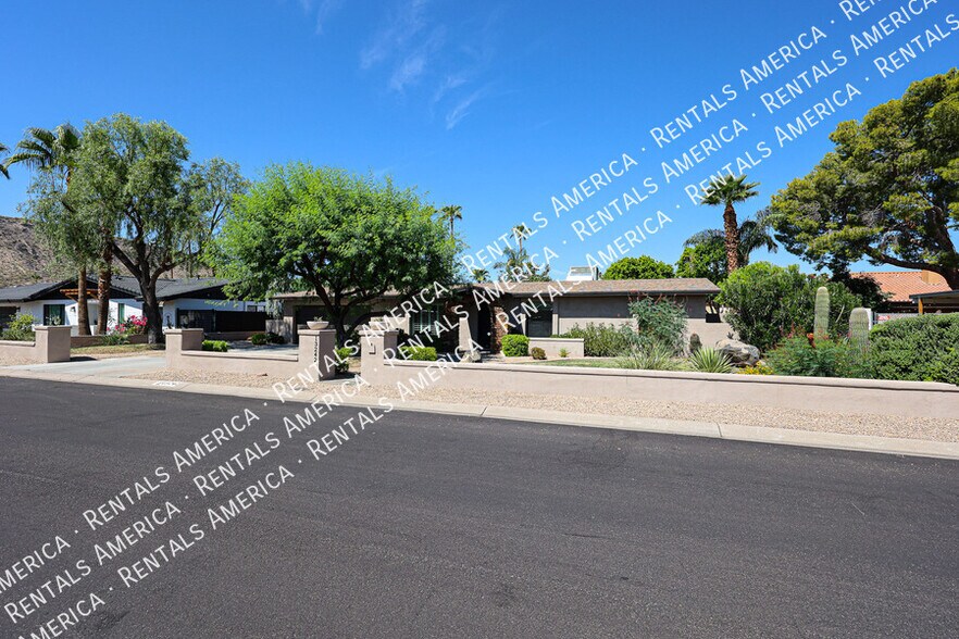 Building Photo - 13242 N 11th Ave